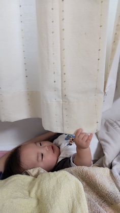 カーテンひらひら