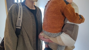 パパにぴったりくっていてます