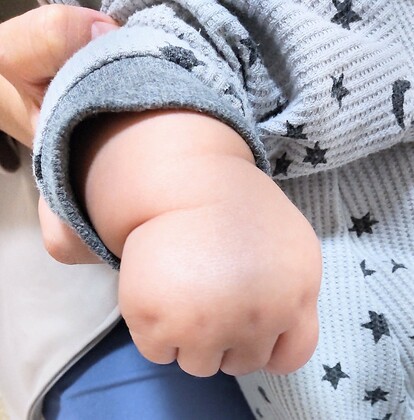 ぷくぷく、エクボが可愛いです。